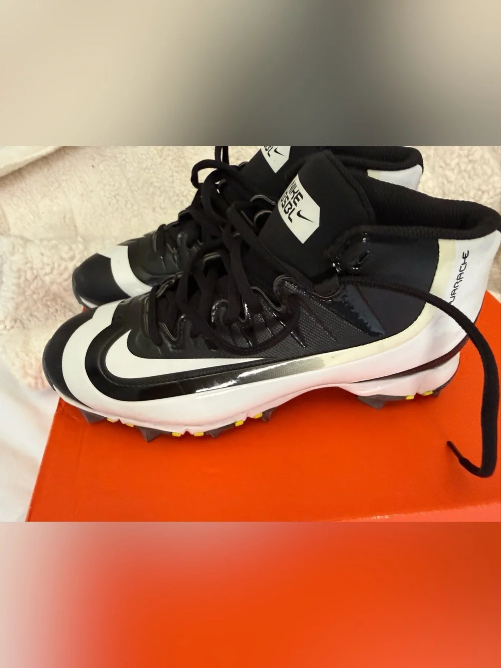 Nike youth Black and White High-Top baseball cleats Sneakers